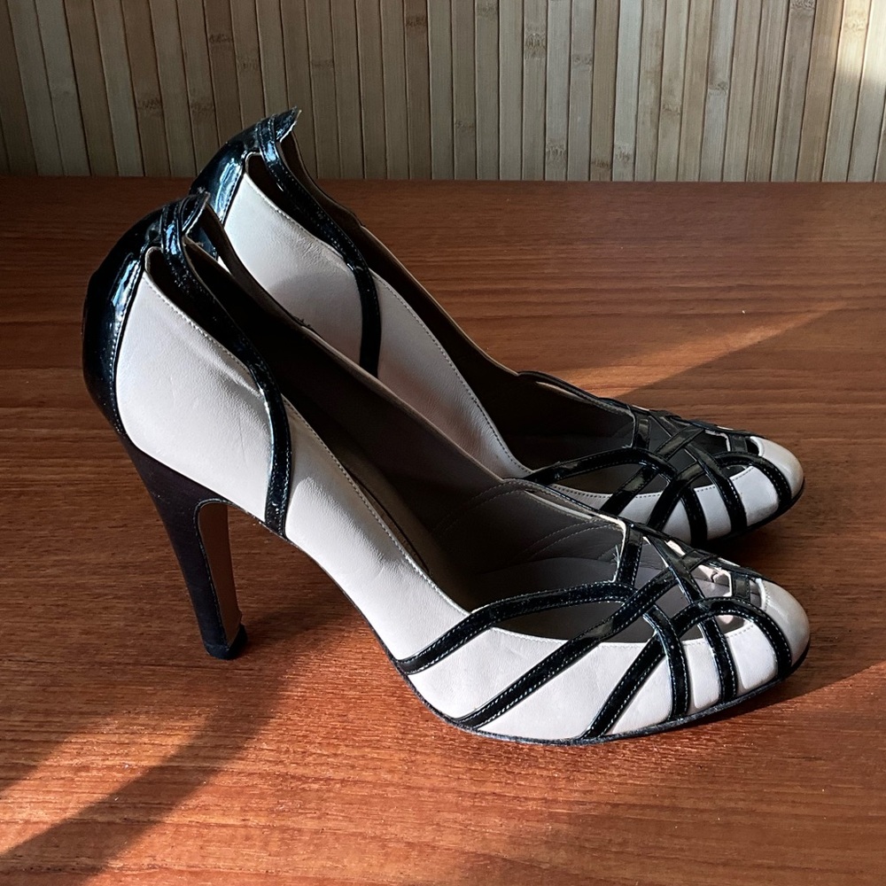 SALVATORE FERRAGAMO Beige & Black Leather Heels